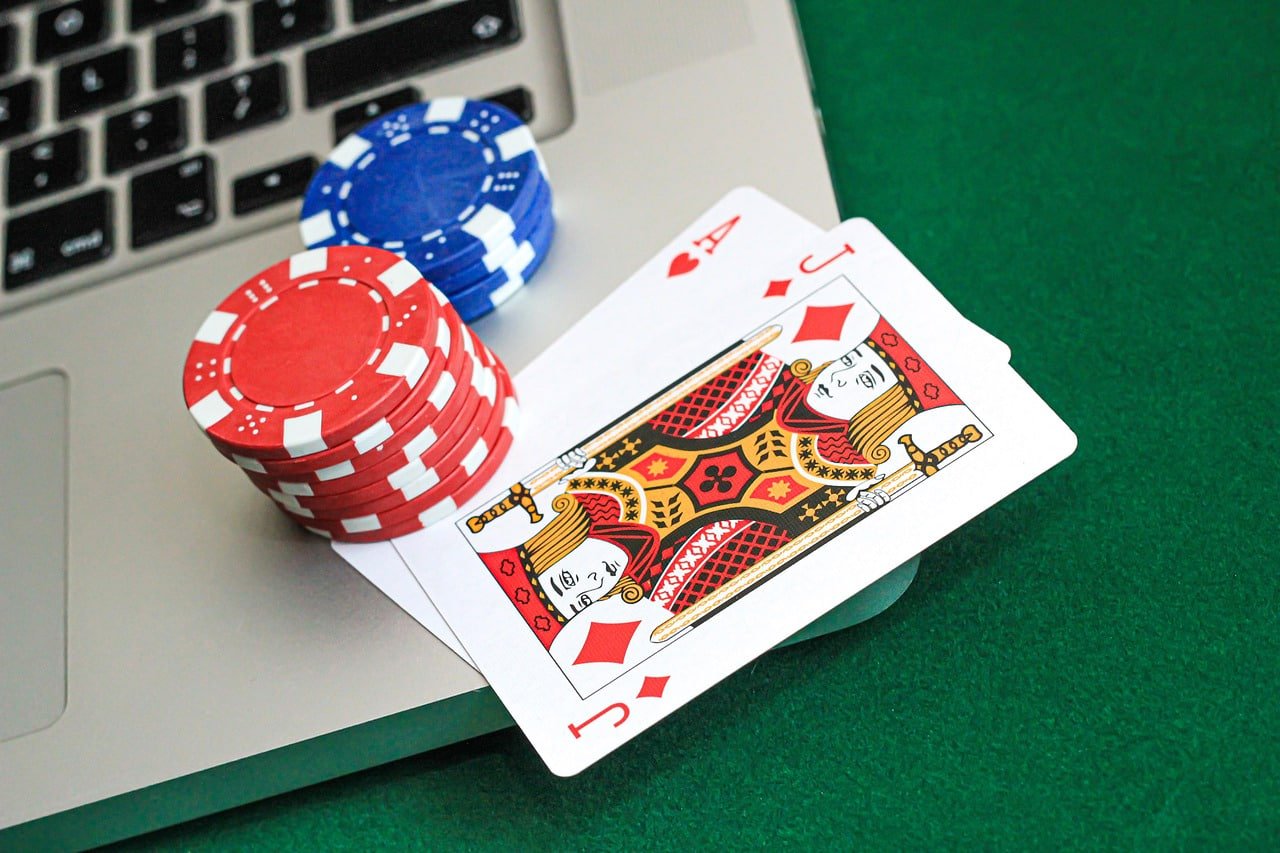 king4d slot game menu showing eligible Free Play games: Liga 1 football, live blackjack, and Sweet Bonanza slot